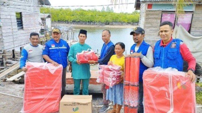 Korban Rumah Roboh Akibat Angin Kencang di Tanjung Irat Dapat Bantuan dari Dinsos Lingga