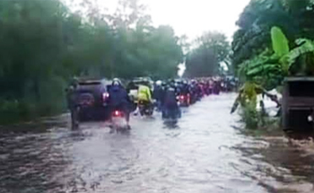 Ruas Jalan Menuju KIB Lobam Terendam Banjir, Ratusan Kendaraan Terjebak