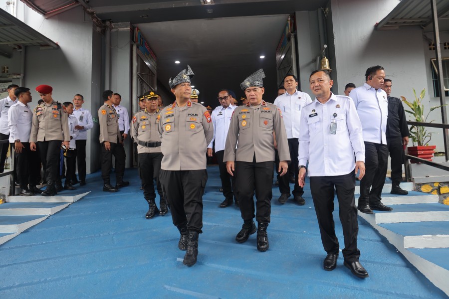 Kapolda Kepri Tinjau Keamanan dan Beri Semangat Warga Binaan Lapas Barelang
