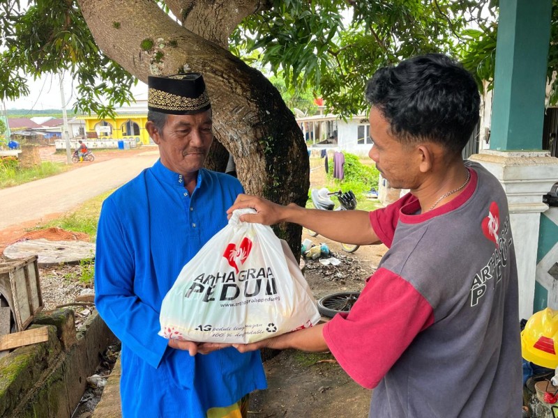 Artha Graha Peduli Gelar Pasar Murah Door to Door di Rempang, Ringankan Beban Warga