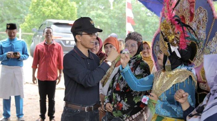 Hadiri Perayaan HUT RI ke-77 di Sungai Daun, Amsakar Ajar Masyarakat Jaga Kekompakan