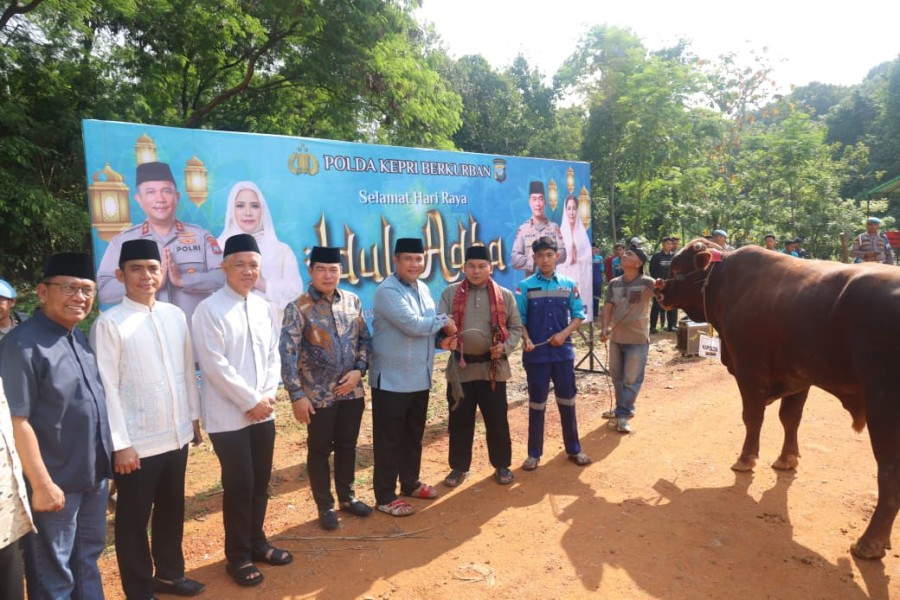 Polda Kepri Gelar Pemotongan Hewan Kurban dan Ramah Tamah Idul Adha 1447 H