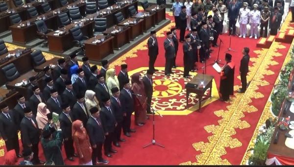 43 Anggota DPRD Kepri 2024-2029 Dilantik, Nyanyang dan Eri Suandi Tak Ikut