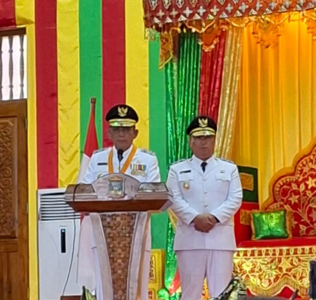 Gubernur dan Wakil Gubernur Kepri Terima Tepuk Tepung Tawar, Simbol Doa dan Dukungan Masyarakat