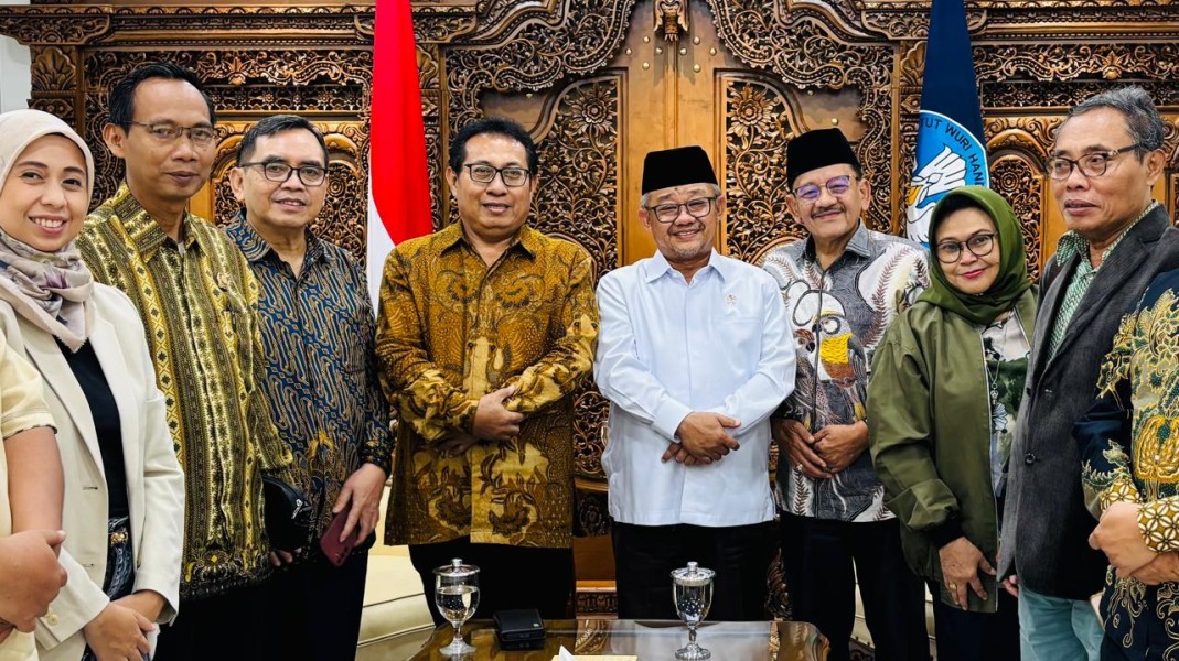 Ketum SMSI Firdaus Audiensi dengan Mendikdasmen Abdul Mu’ti, Bahas Sinergi Pers dan Pendidikan