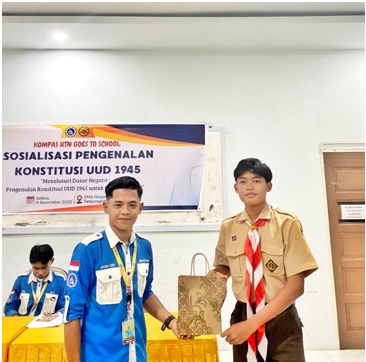 Kompas HTN UMRAH Gelar Sosialisasi Konstitusi di SMA Negeri 2 Tanjungpinang, Tekankan Pentingnya Literasi Hukum Bagi Pelajar