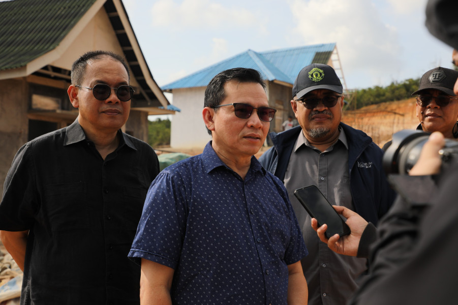 Dewan Pengawas BP Batam Tinjau Pembangunan 4 Rumah Contoh di Tanjung Banon