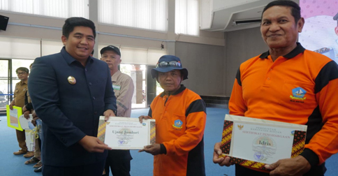 Apresiasi Kinerja Satgas Kebersihan di Bintan, Roby Kurniawan Beri Penghargaan