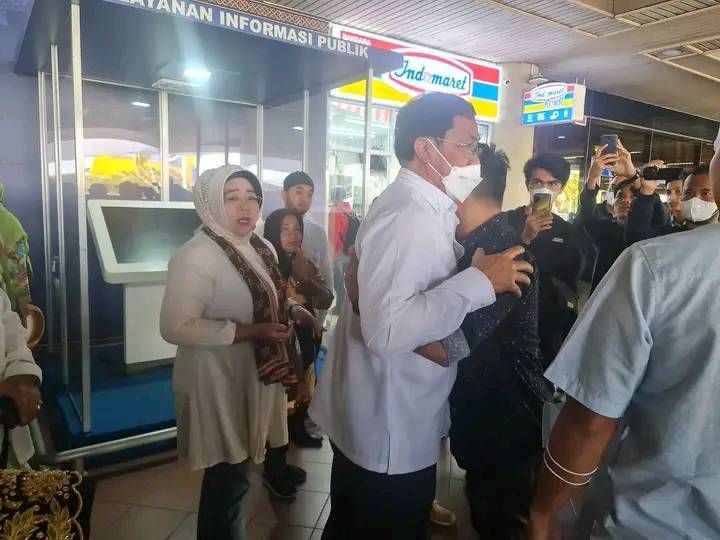 Bebas dari Penjara Disambut Istri dari Kursi Roda, Nurdin Basirun Menangis Injakkan Kaki Lagi di Batam