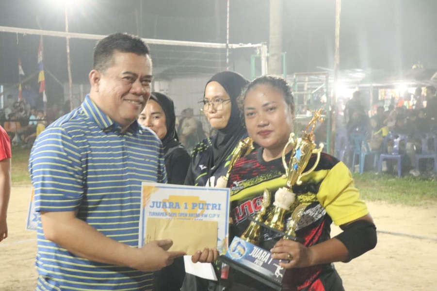 Sekda Ronny Tutup Turnamen Voli Semi Open Antar RW Cup V, BRC Balai Rejo dan Belak Raih Juara Pertama