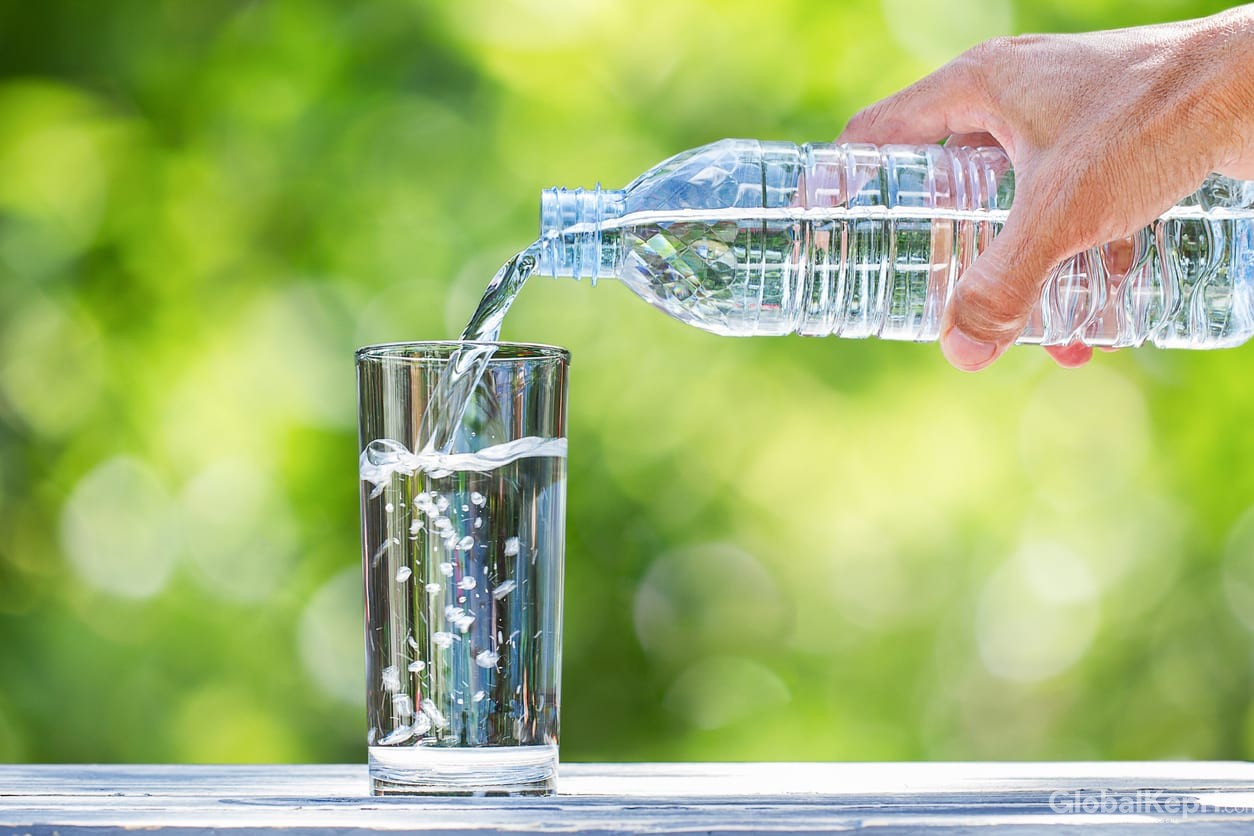 Benarkah Perlu Minum Delapan Gelas Air per Hari?