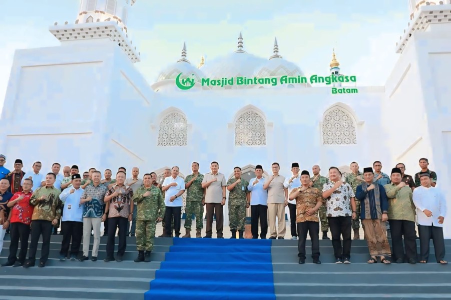 Resmikan Masjid Bintang Amin Angkasa, Menhan RI Perkuat Nilai Keimanan Prajurit TNI AU di Batam