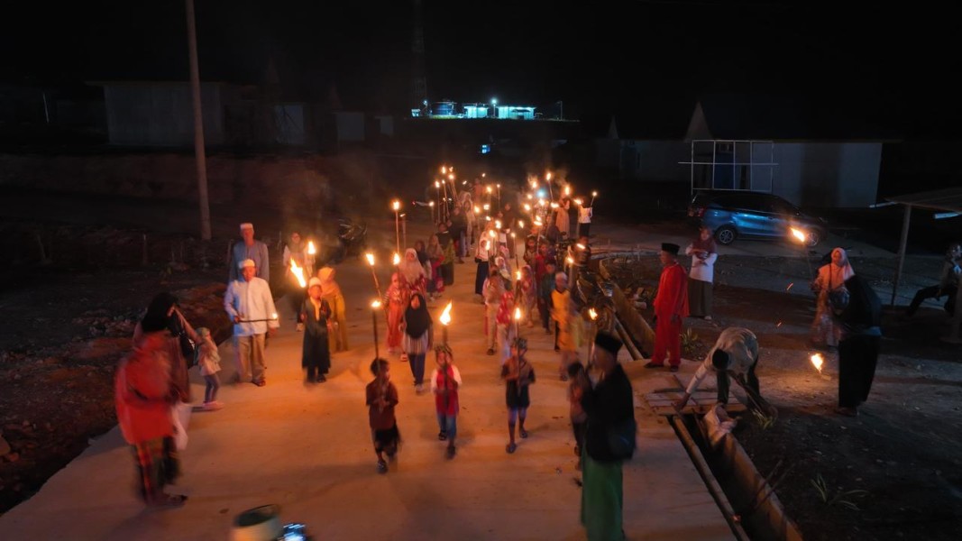 Pawai Obor Meriahkan Idul Adha Pertama di Perumahan Rempang Eco City (REC)