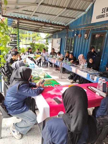 Project Citizen Politeknik Negeri Batam Jalin Silaturahmi dengan Karang Taruna Kota Batam