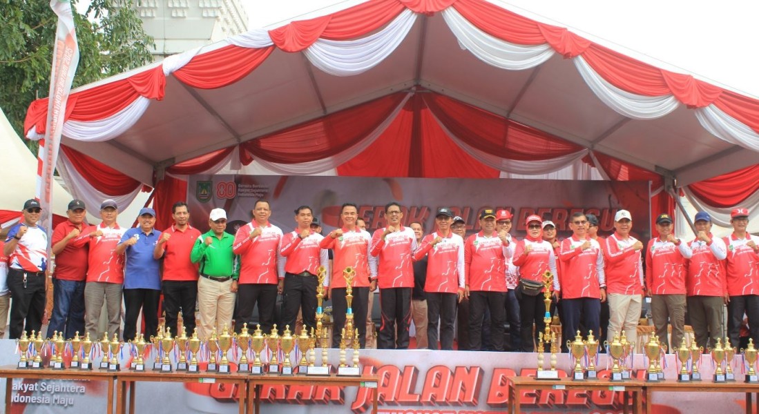 Lomba Gerak Jalan Beregu di Batam Meriah, Ribuan Peserta Ikut Ramaikan Jalan Engku Putri