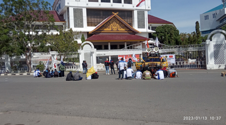 Tolak Perppu Cipta Kerja, Koalisi Rakyat Batam Unjuk Rasa di Depan Kantor Wali Kota