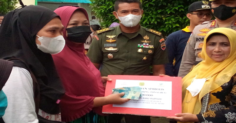 Wali Kota Rahma Bagikan BLT BBM di Kelurahan Tanjung Unggat
