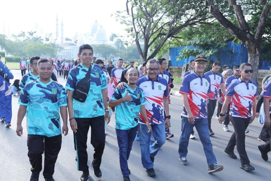 Ribuan Masyarakat Jalan Santai Batam Family Day 2024