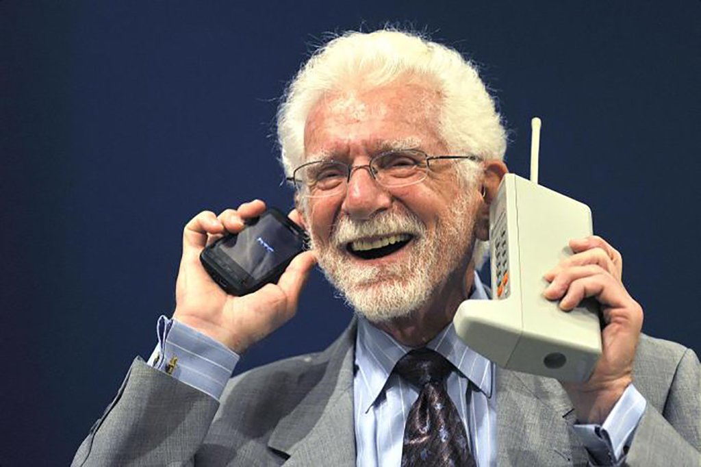 Ternyata Penemu Ponsel Jarang Menggunakan Handphone
