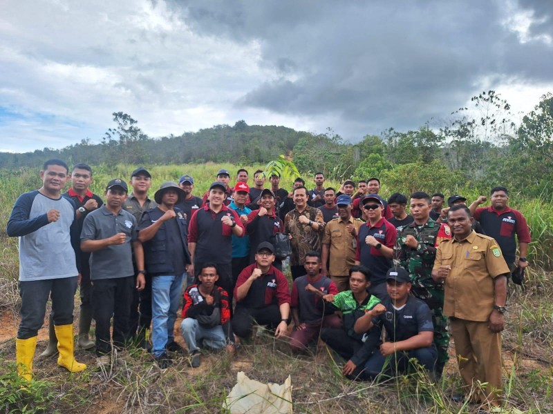 Makmur Elok Graha Rayakan Hari Bumi 2025 dengan Tanam Pohon Meranti dan Aksi Bersih Pantai di Rempang