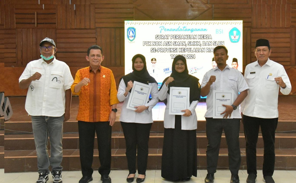 800 PTK Non ASN Se-Kota Batam Tandatangani SK Perpanjangan Kontrak