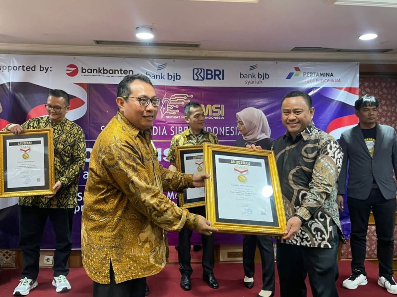 Konvensi Nasional SMSI 2025 Dukung Supremasi Hukum Menuju Indonesia Emas 2045, Jaksa Agung Terima Pin Emas