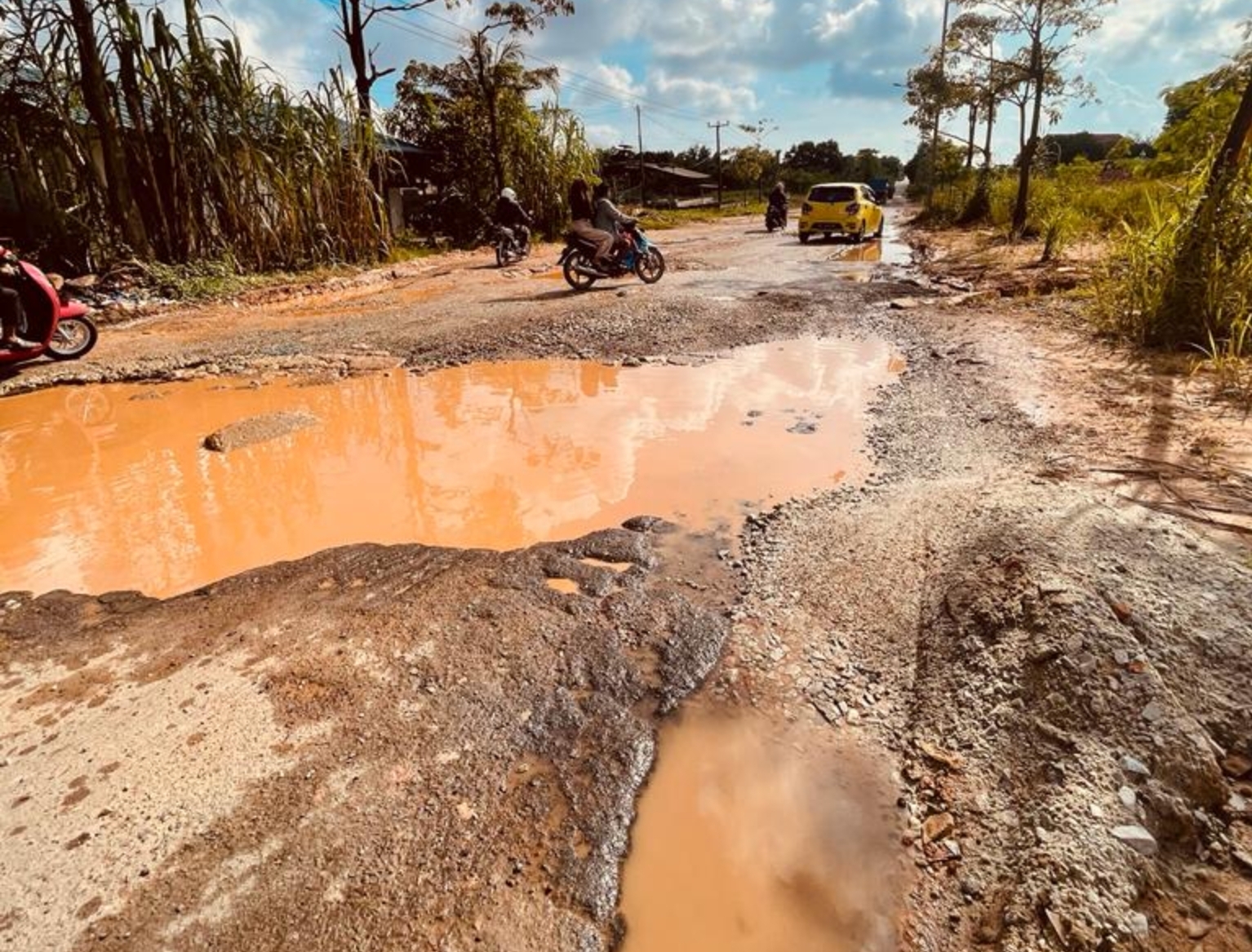 Jalan Provinsi Hang Kesturi Kabil-Batam Rusak Parah, Warga: Sudah Banyak Korban dan Ada yang Meninggal