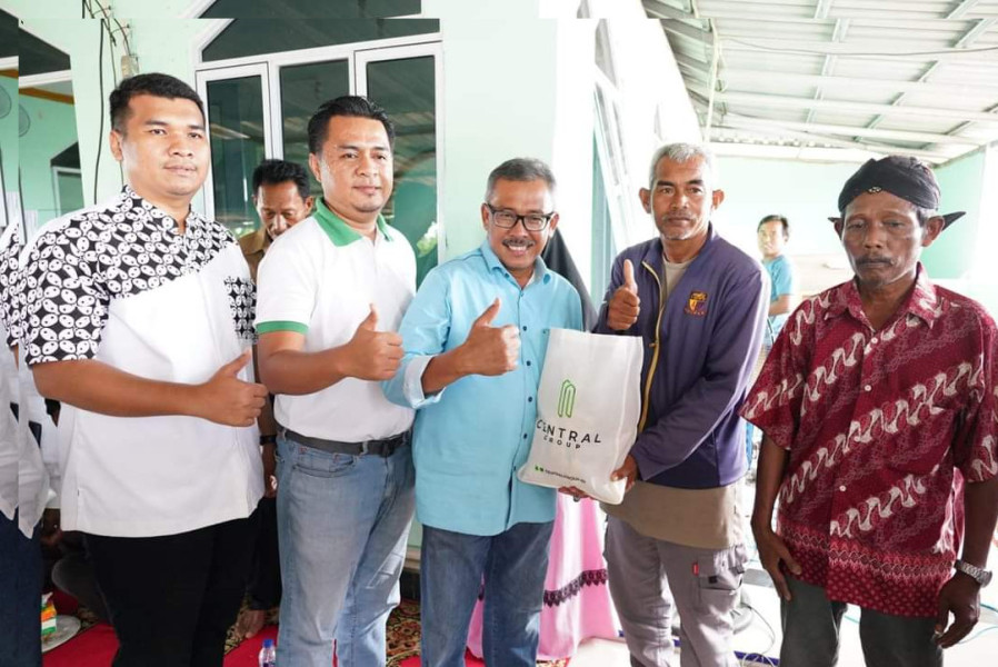 Warga Trans Barelang Tembesi Terima Bantuan 300 Paket Sembako
