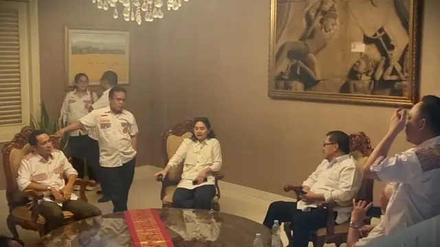 Jokowi Kumpulkan Para Relawannya di Istana Malam Ini