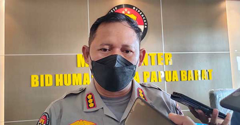 Hasil Sidang Etik, Dua Polisi Viral Penjilat Kue HUT untuk TNI Dipecat