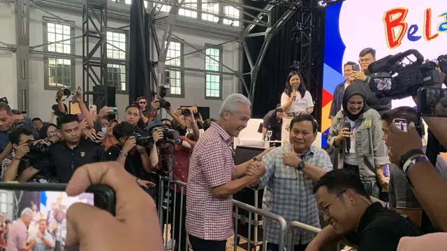 Momen Ganjar Pranowo dan Prabowo Subianto saat Bertemu Salam Komando Lalu Cipika Cipiki