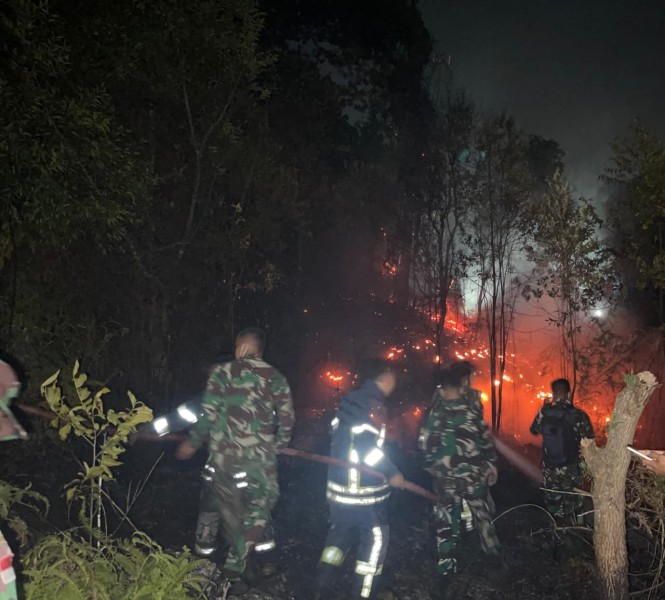 Respon Sigap Lanud Hang Nadim Padamkan Kebakaran di Area KKOP Bandara Hang Nadim Batam