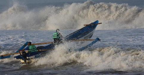 BMKG Minta Wasapada Gelombang Tinggi Bisa Sampai 6 Meter di Laut Natuna Utara