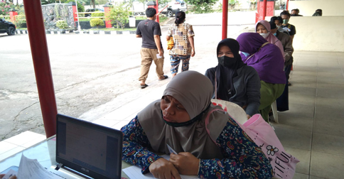 Gerai Vaksinasi Presisi Polsek Batuaji Dipadati Warga