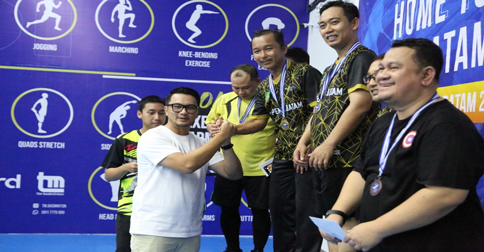 Home Turnamen Badminton DPRD Batam, Tim Sekretariat Raih Juara 1 dan 2