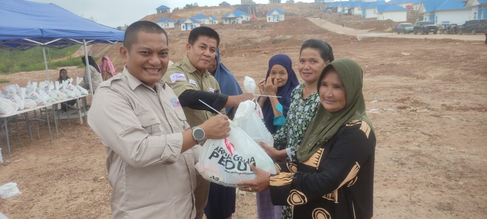 SMSI Kepri Bersama PT MEG Salurkan Bantuan Sembako kepada Warga Rempang Eco City