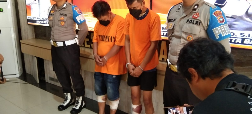 Polisi Hadiahi Timah Panas Terhadap Kedua Pria Pelaku Curat Modus Pecah Kaca di Batam