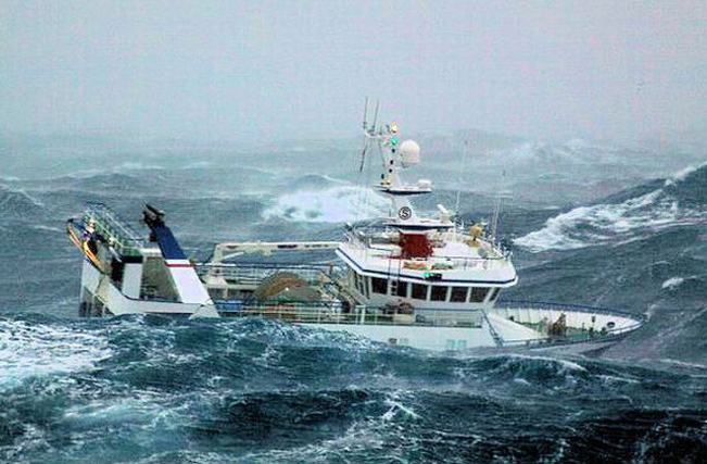 BMKG Prediksi Gelombang Laut di Perairan Anambas-Natuna Capai 2,5 Meter Sepajang Desember 2024