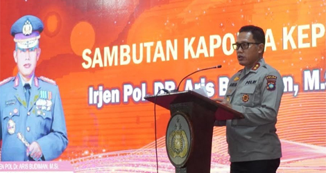 Irjen Pol Aris Budiman Pimpin Upacara Kenaikan Pangkat 419 Personel Polda Kepri
