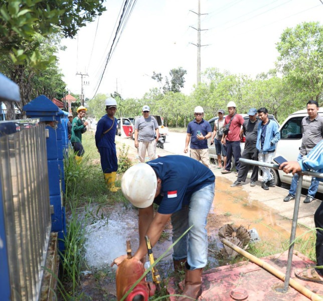 Jaga Kualitas Air, BP Batam dan ABHi Lakukan Pembersihan Pipa