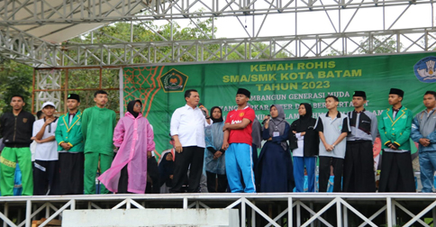 Gubernur Ansar Tutup Perkemahan Rohis SMA-SMK se-Batam di Nuvasa Bay Nongsa