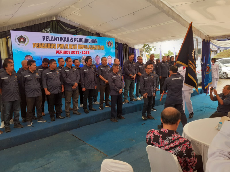 Dilantik Ketua PWI Pusat, Andi Gino Resmi Jabat Ketua PWI Kepri Periode 2023-2028