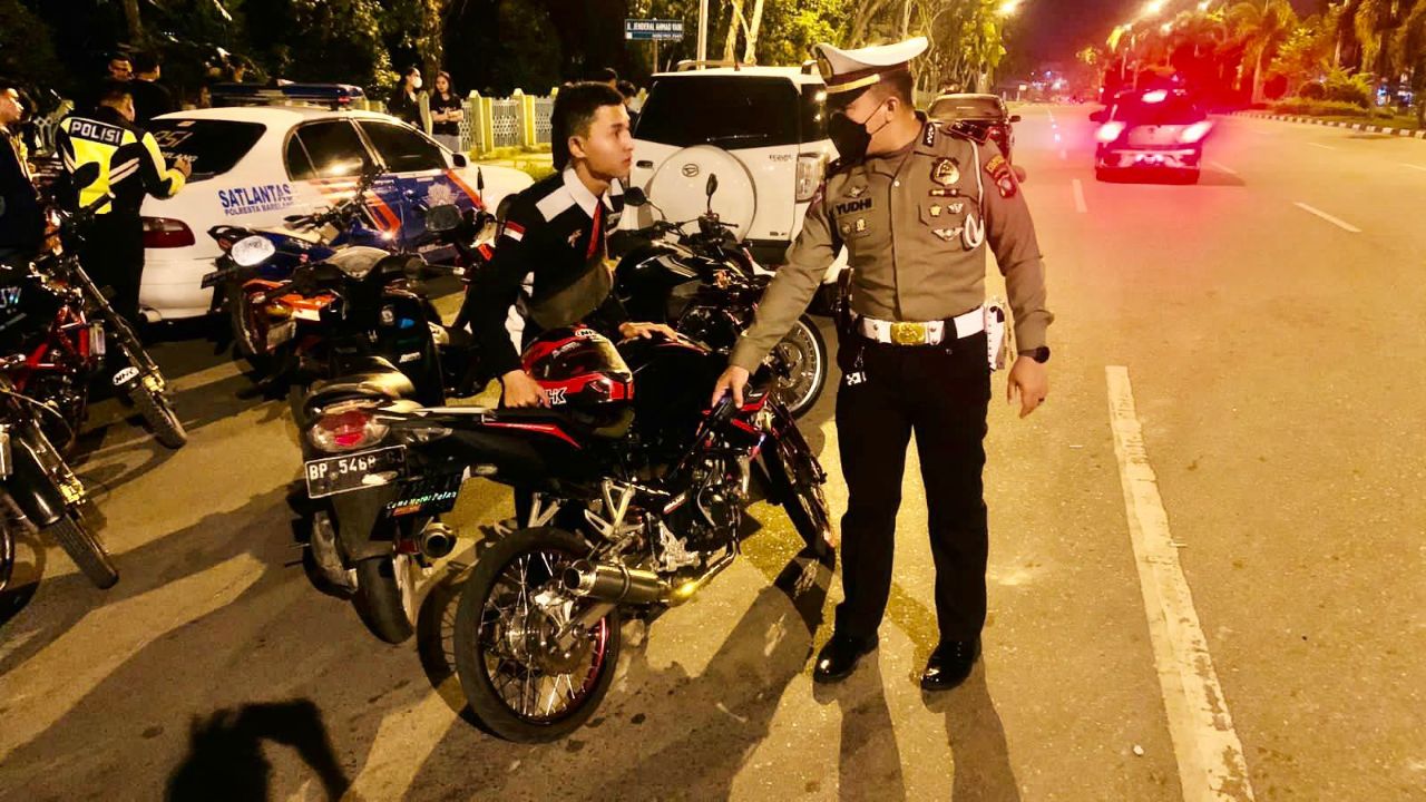 Razia Balap Liar, Puluhan Sepeda Motor Diangkut Polisi