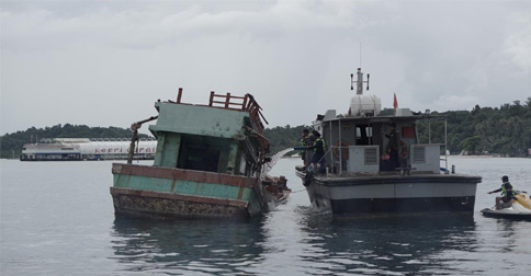 Kejari Karimun Musnahkan 1 Unit Kapal Ikan Asing Pelaku Ilegal Fishing