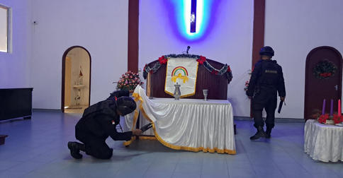 Polres Karimun Bersama Tim Jibom Polda Kepri Sterilisasi Lima Gereja di Karimun